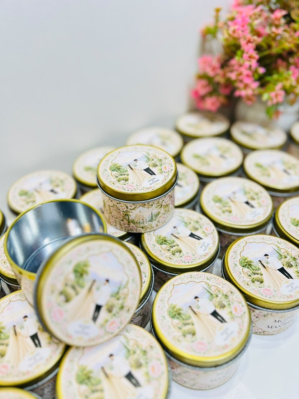 Custom High-Quality Round 3×3 Golden Tin Favor Box